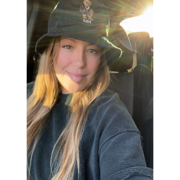 🇺🇸 Meet Your Posher! 🇺🇸 - Picture 1 of 9